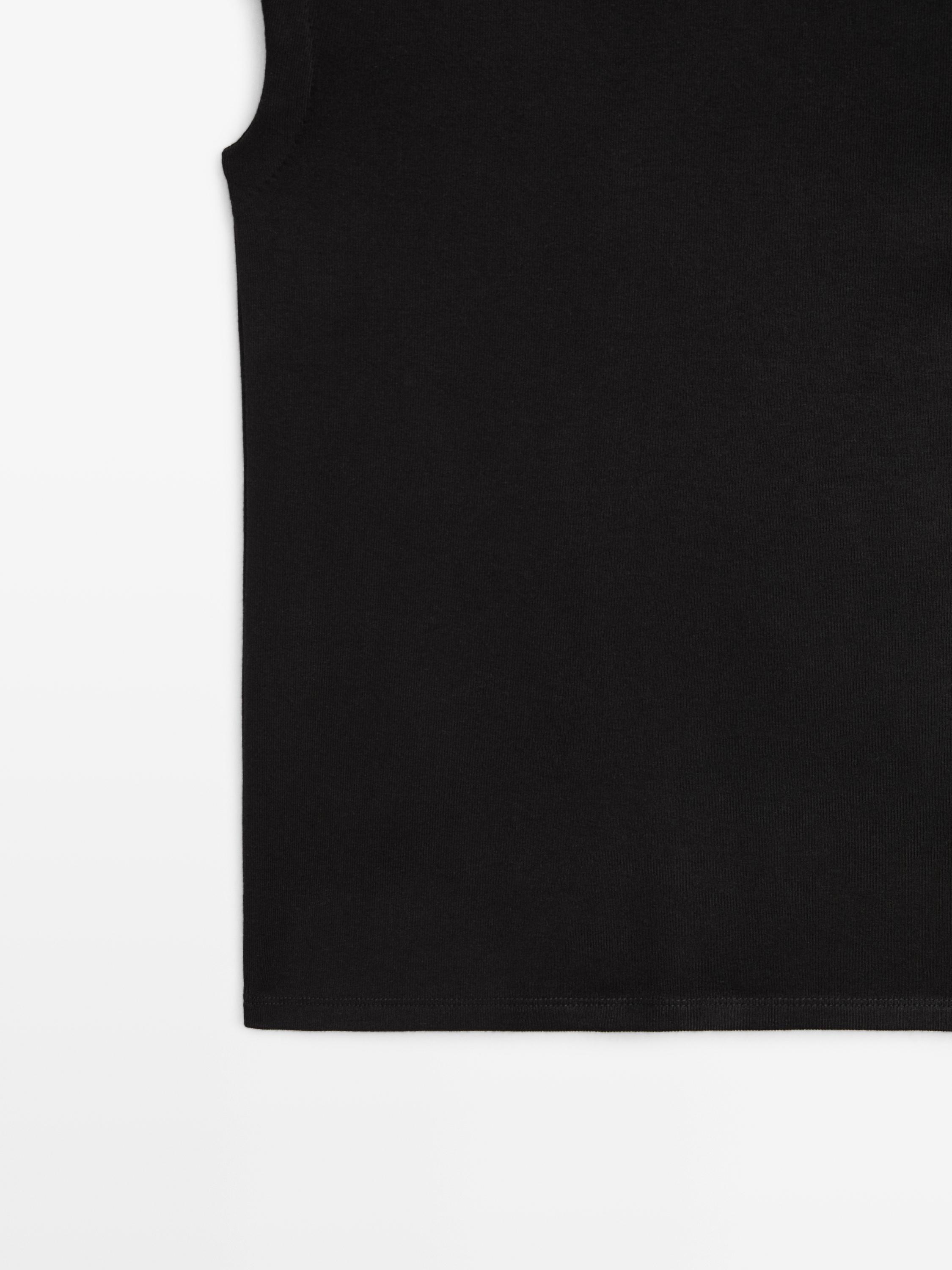 Drop sleeve T-shirt with button details